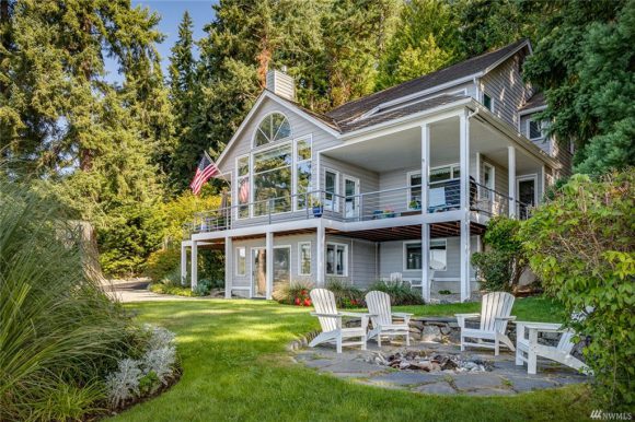 3180 Crystal Springs Dr NE sold on Bainbridge Island